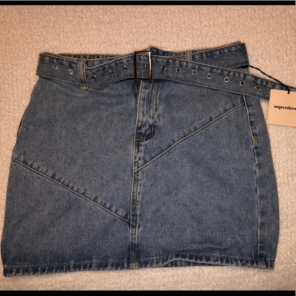 Super down Lightwash denim skirt with belt